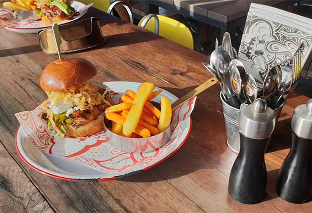 Radisson RED Cape Town hamburger