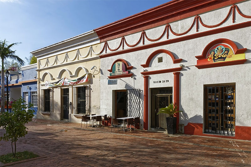 Street cafe in Santa Marta, Colombia