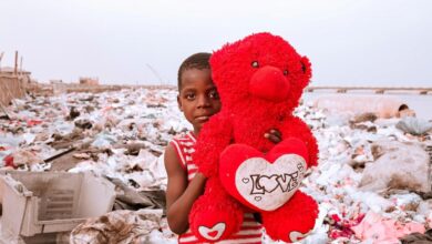 A children standing in the junkyard teddy bear.