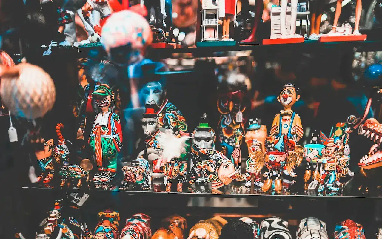 The History of Souvenirs In Tourism