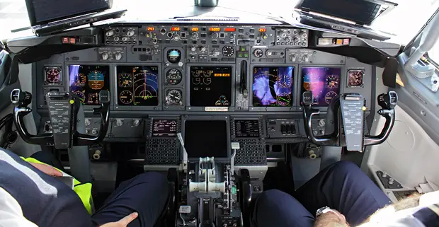 Comair Boeing Cockpit